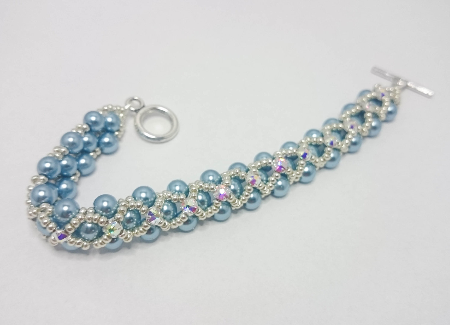 Armband "Kelly" mit Perlen (Imitation) und Swarovski Elements hellblau